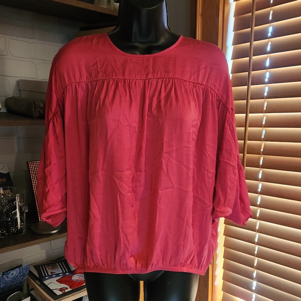.Oversized Scoop Neck Keyhole Blouse